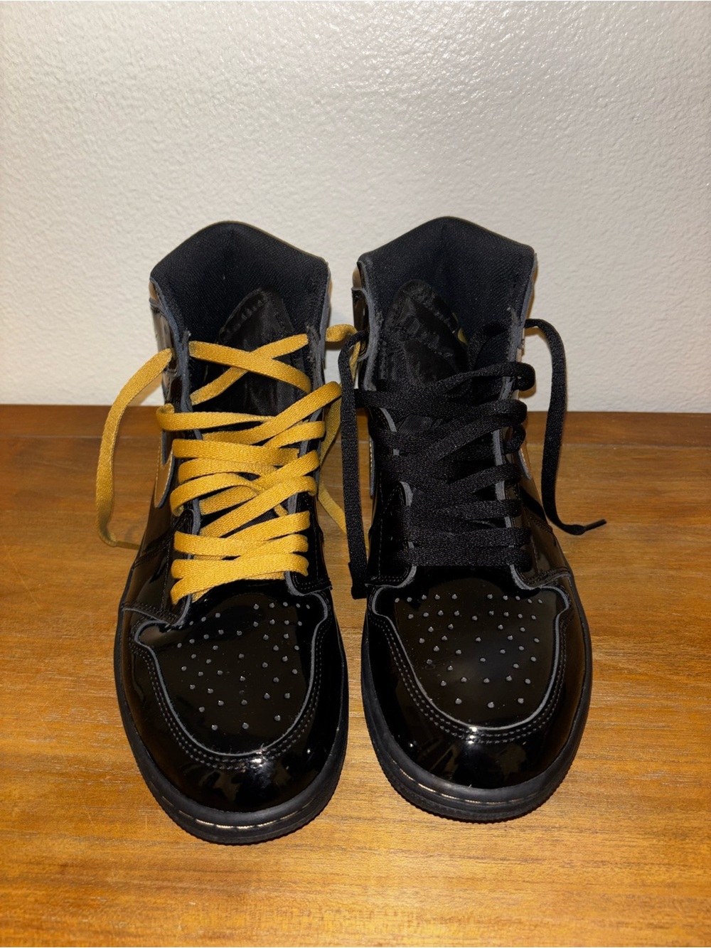 Nike Air Jordan 1 Retro High OG Black Metallic Gold Men's Size 12